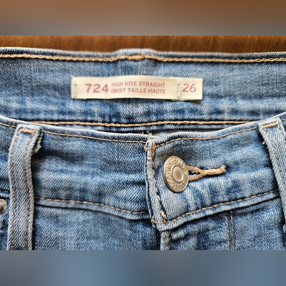Levi's 724 High Rise Slim Straight Women's Jeans, size 26, great condition! - Picture 3 of 9